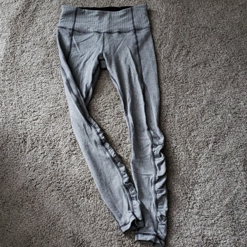 Lululemon Speed Tight IV Size 6